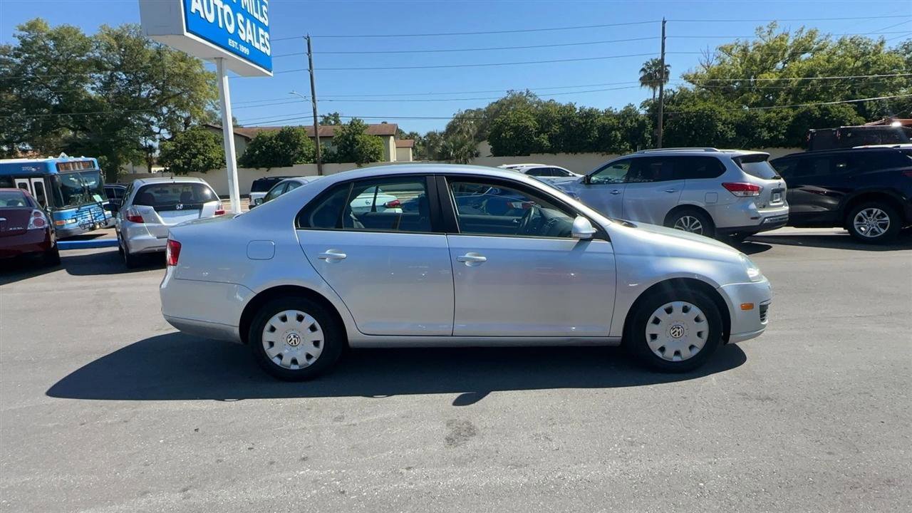Used 2005 Volkswagen Jetta Value Edition FWD image 10