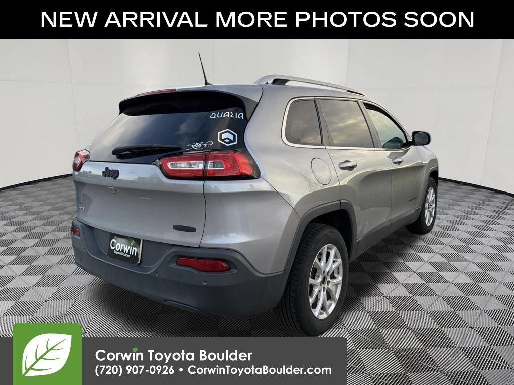Used 2016 Jeep Cherokee Latitude w/ Safety/Convenience Group AWD/4WD image 8