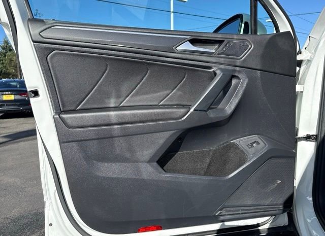 Used 2020 Volkswagen Tiguan SEL Premium R-Line image 50