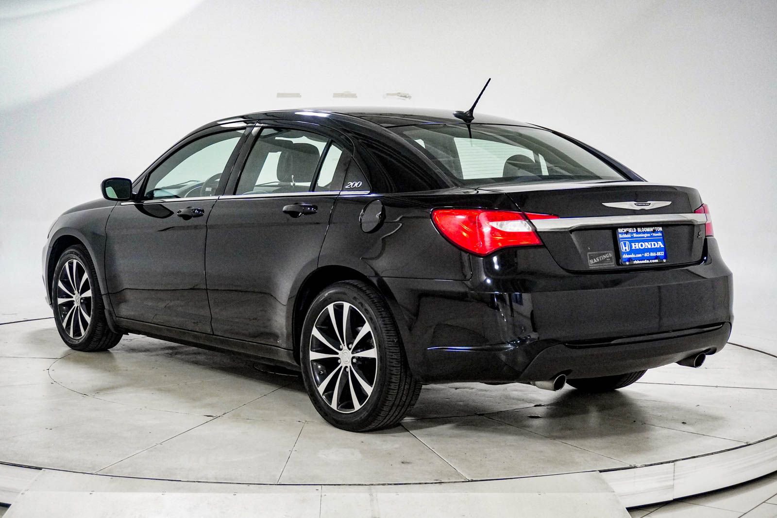 Used 2014 Chrysler 200 Limited w/ 200 S V6 Premium Group image 5