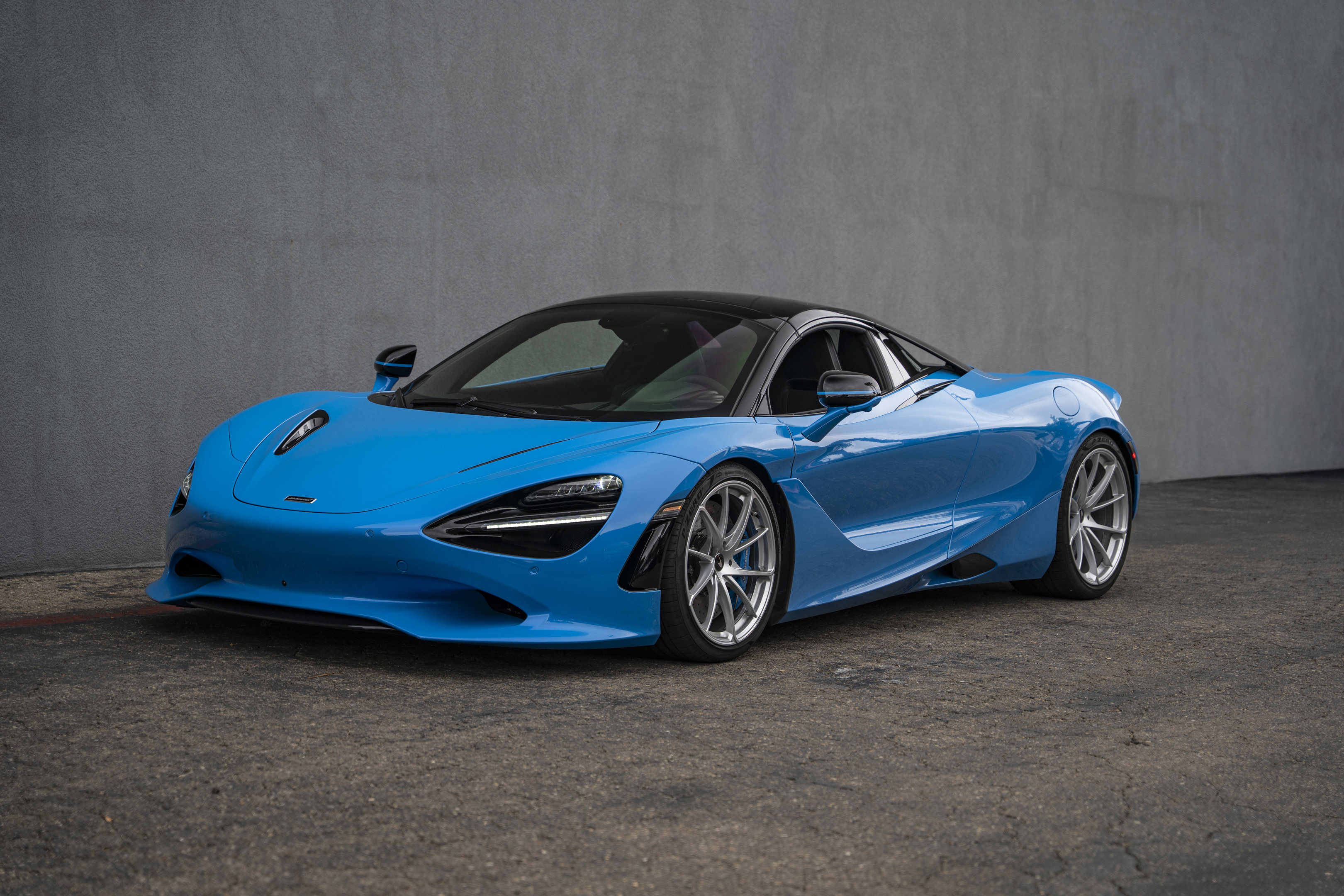 Used 2026 McLaren 750S Spider RWD image 12