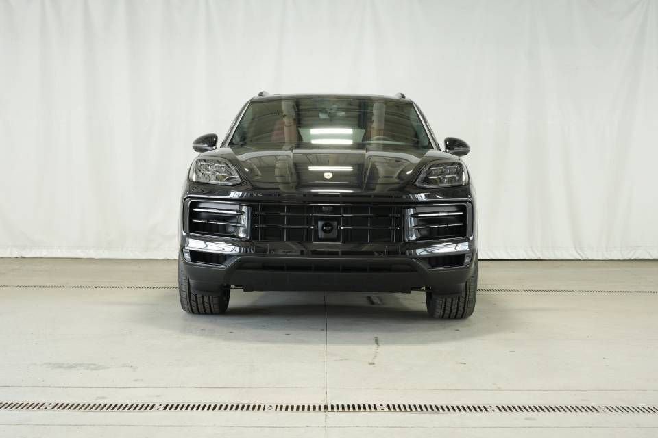 Certified 2025 Porsche Cayenne image 10