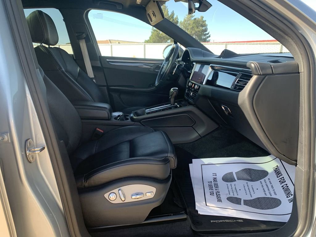 Used 2023 Porsche Macan Base image 26