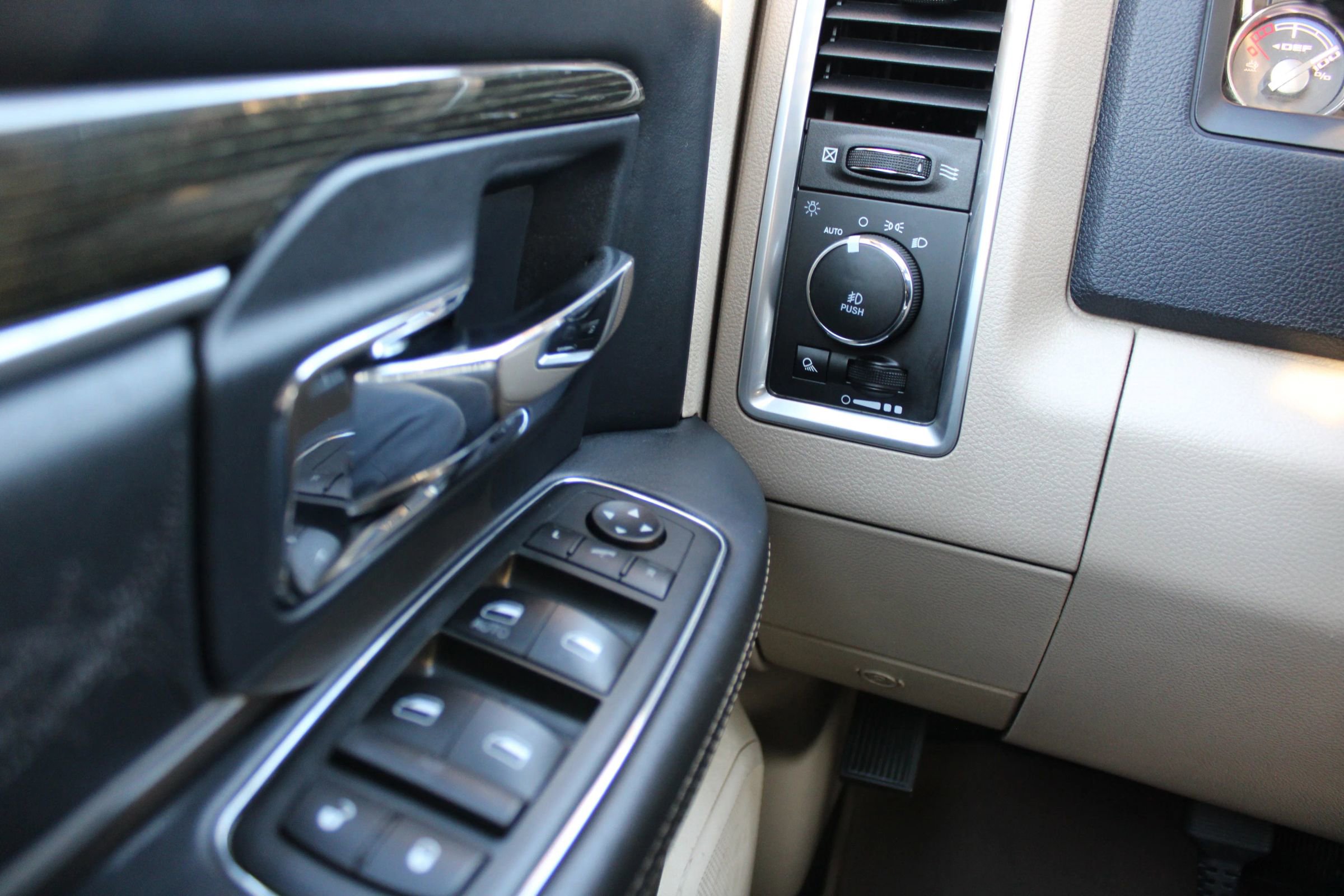 Used 2018 RAM 3500 Laramie Longhorn image 22