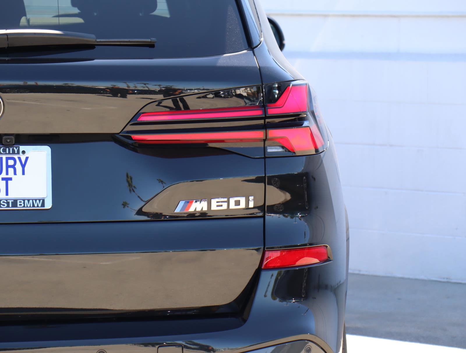 Used 2026 BMW X5 M60i w/ Executive Package image 7