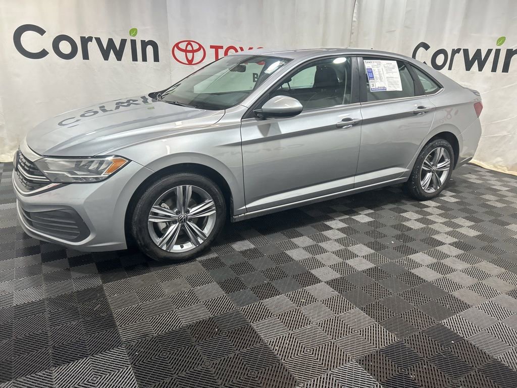 Used 2024 Volkswagen Jetta SE image 4