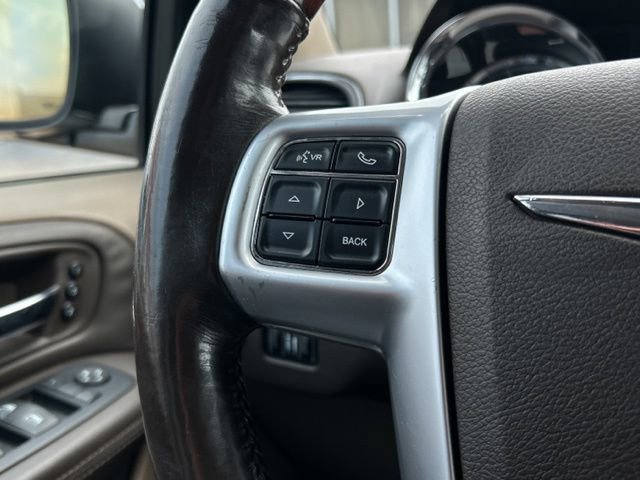 Used 2012 Chrysler Town & Country Limited image 46