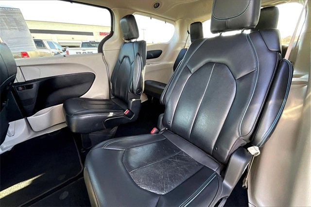 Used 2021 Chrysler Pacifica Touring-L image 27