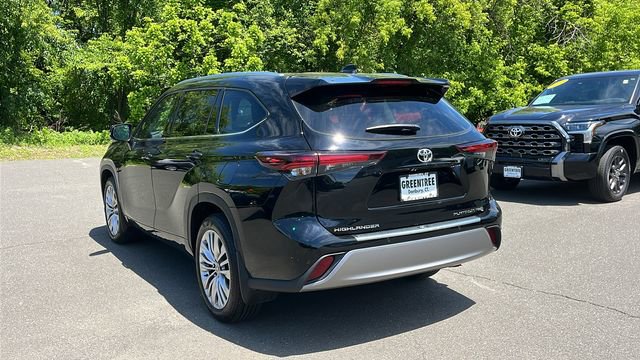 Certified 2026 Toyota Highlander Platinum AWD/4WD image 4
