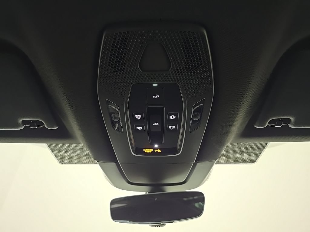 Certified 2025 Porsche Macan Electric RWD image 25