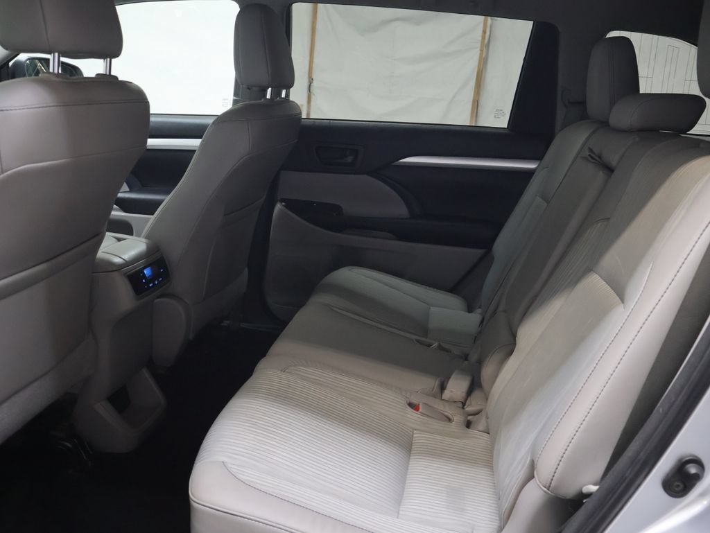 Used 2016 Toyota Highlander Plus AWD/4WD image 15