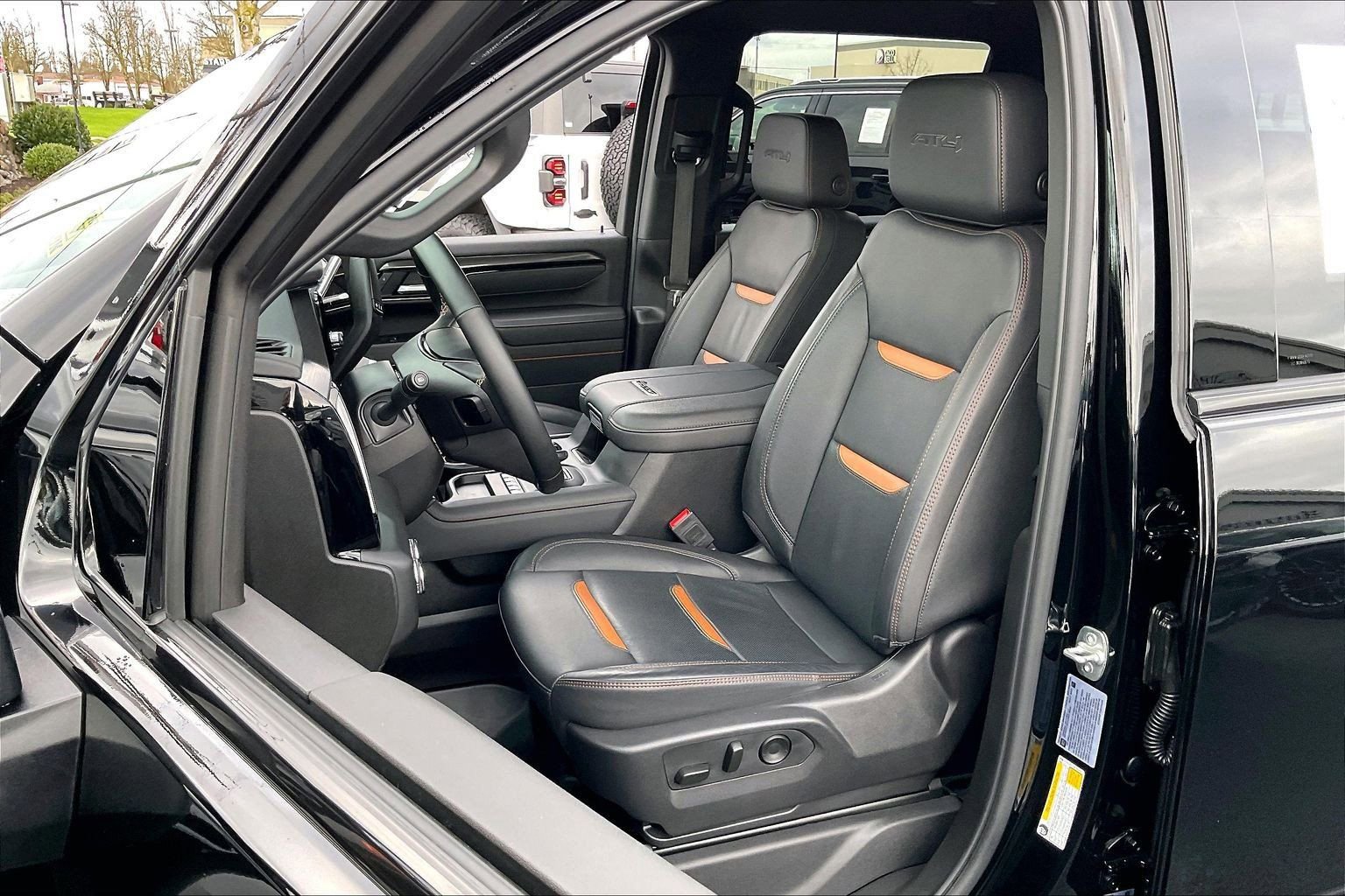 Used 2025 GMC Sierra 3500 AT4 w/ AT4 Premium Plus Package image 28