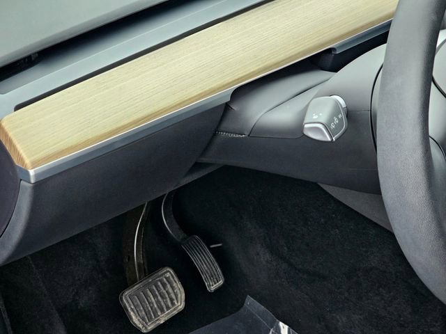 Used 2023 Tesla Model Y Long Range image 17