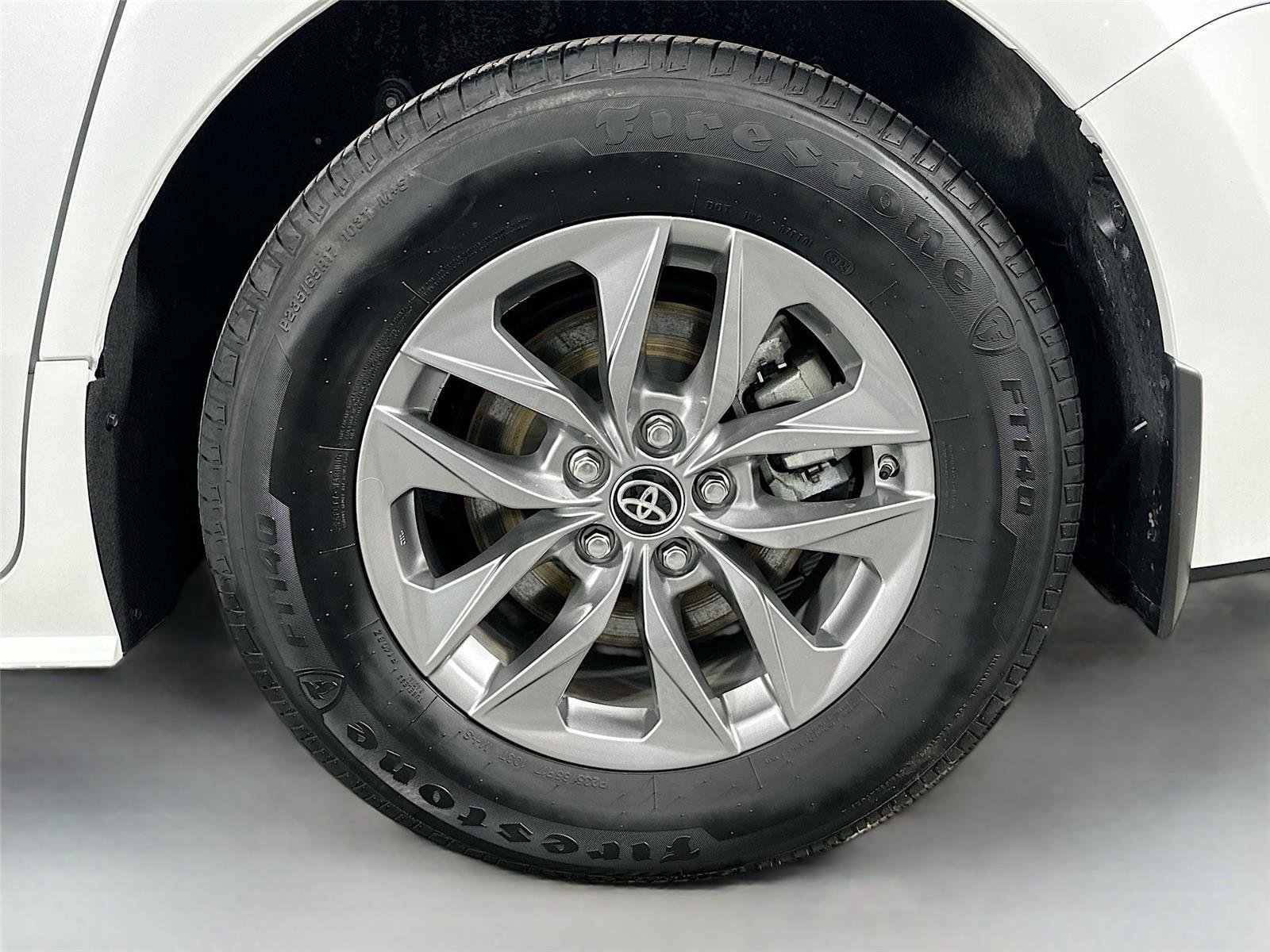 Used 2025 Toyota Sienna XLE w/ XLE Plus Package image 31