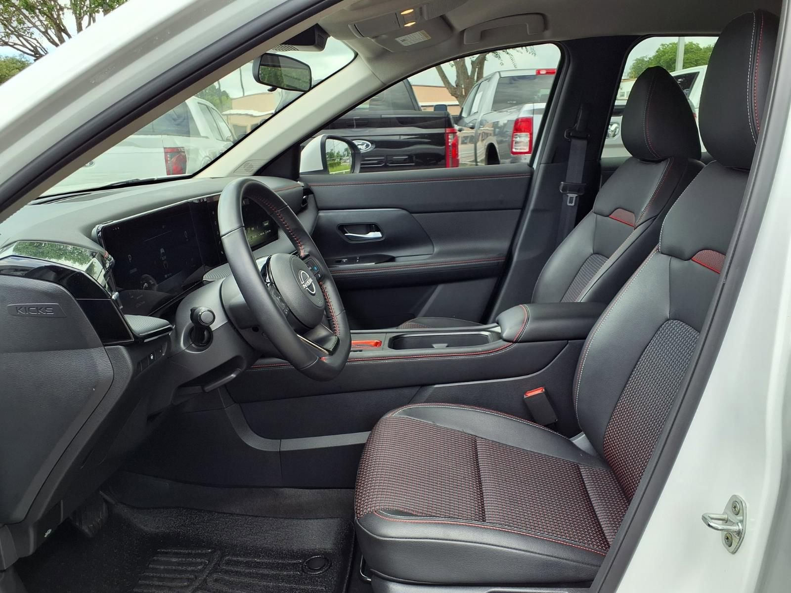 Used 2025 Nissan Kicks SR AWD/4WD image 17