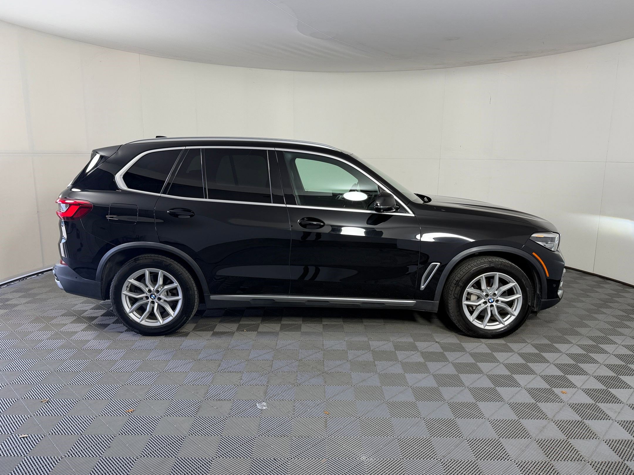 Used 2019 BMW X5 xDrive40i w/ Premium Package 2 AWD/4WD image 8