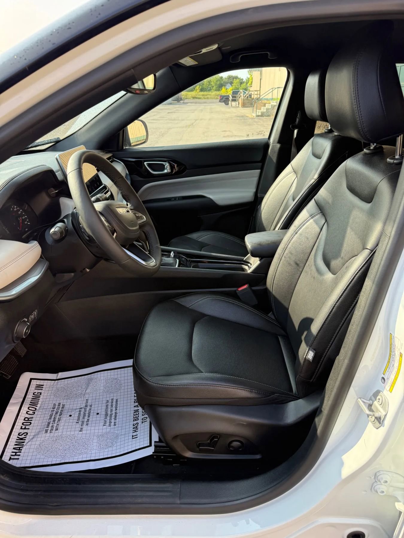 Used 2025 Jeep Compass Limited image 16