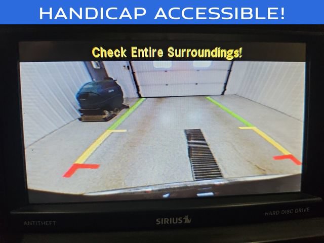 Used 2013 Chrysler Town & Country Touring FWD image 19