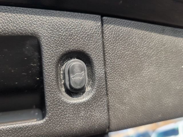 Used 2019 Chevrolet Suburban LT AWD/4WD image 38