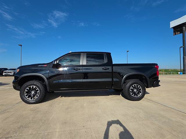 Used 2025 Chevrolet Silverado 1500 ZR2 w/ Technology Package AWD/4WD image 4
