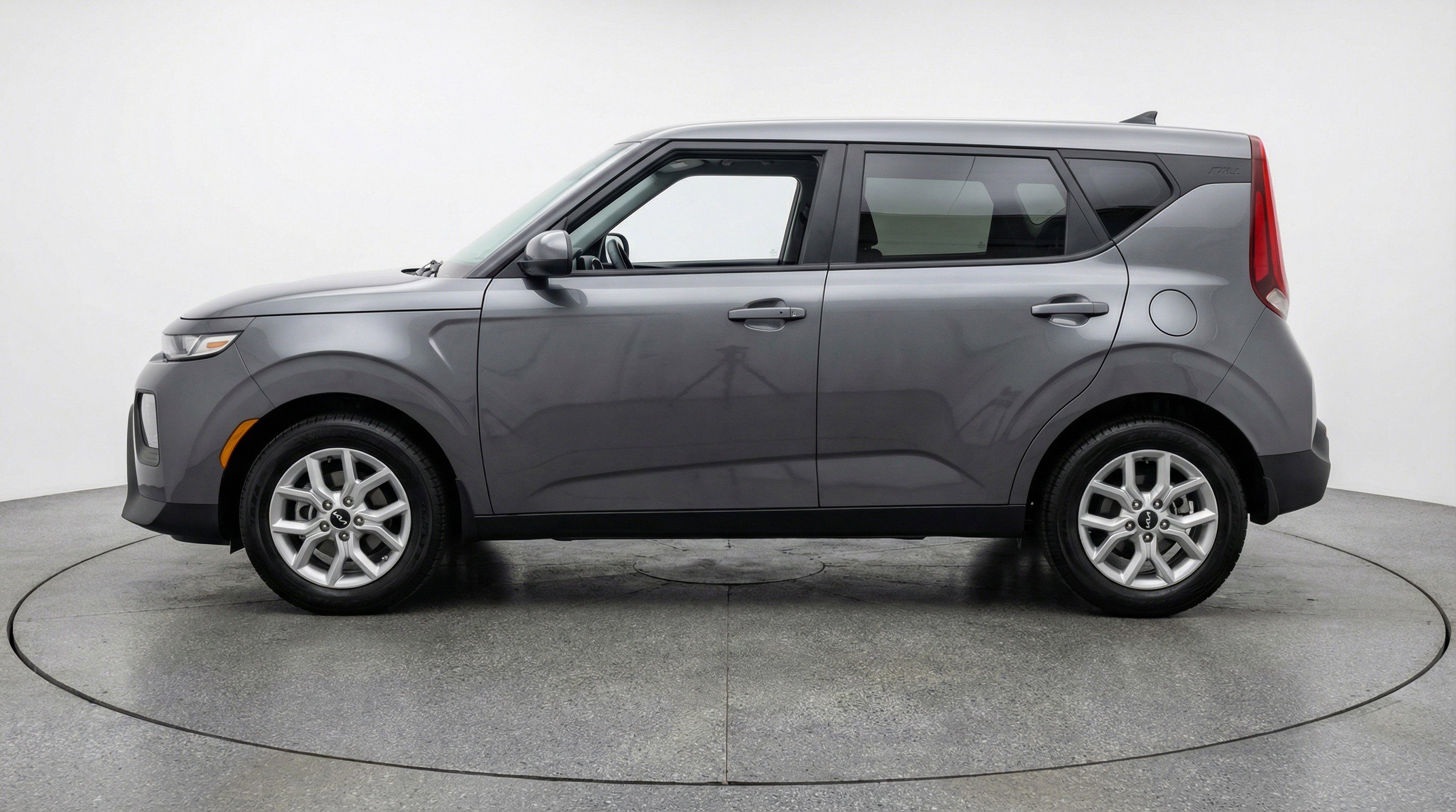 Used 2025 Kia Soul LX w/ LX Technology Package FWD image 5