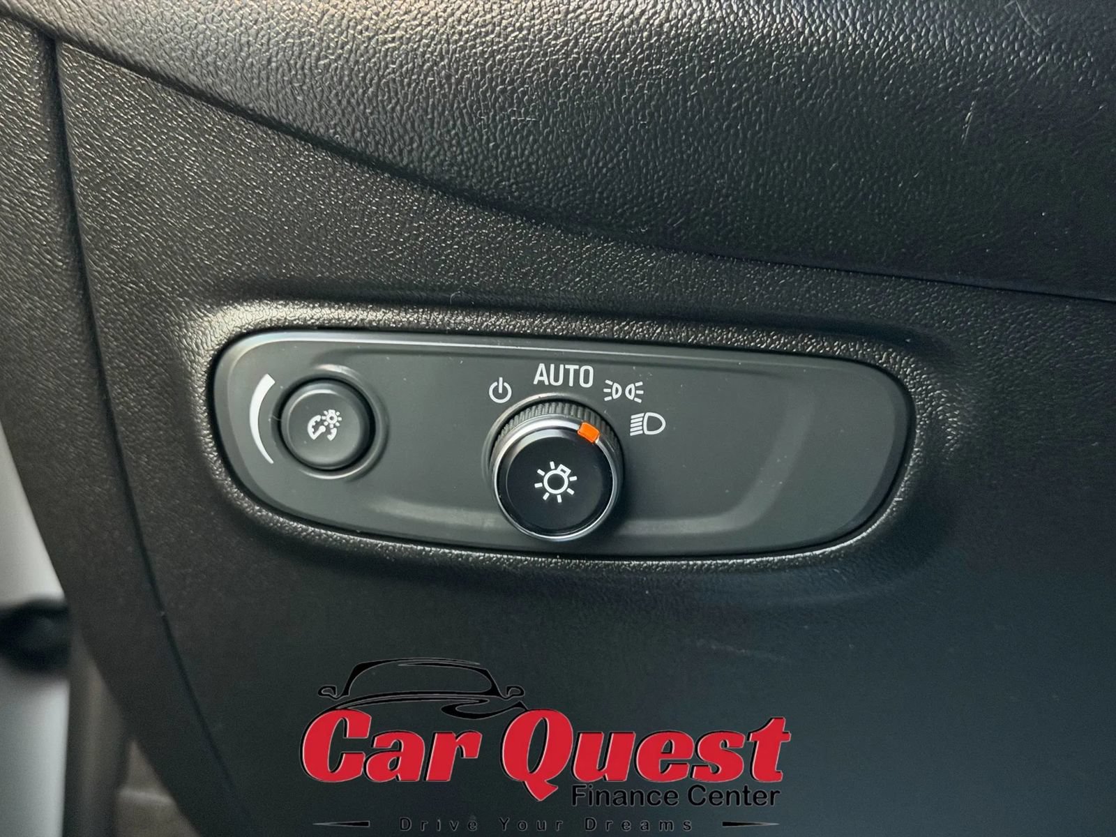 Used 2019 Chevrolet Equinox LT FWD image 30