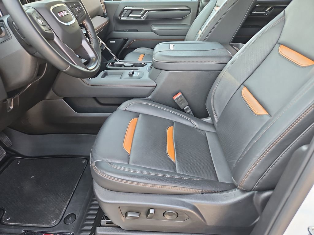 Used 2025 GMC Sierra 2500 AT4 image 14