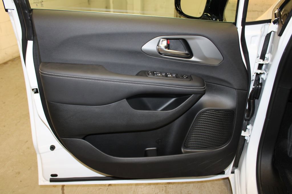 New 2026 Chrysler Voyager LX image 22