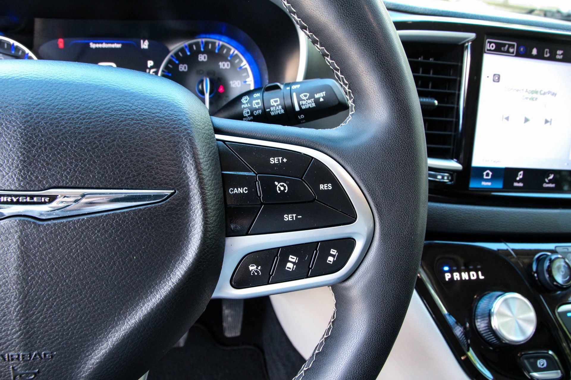 Used 2024 Chrysler Pacifica Touring-L image 19