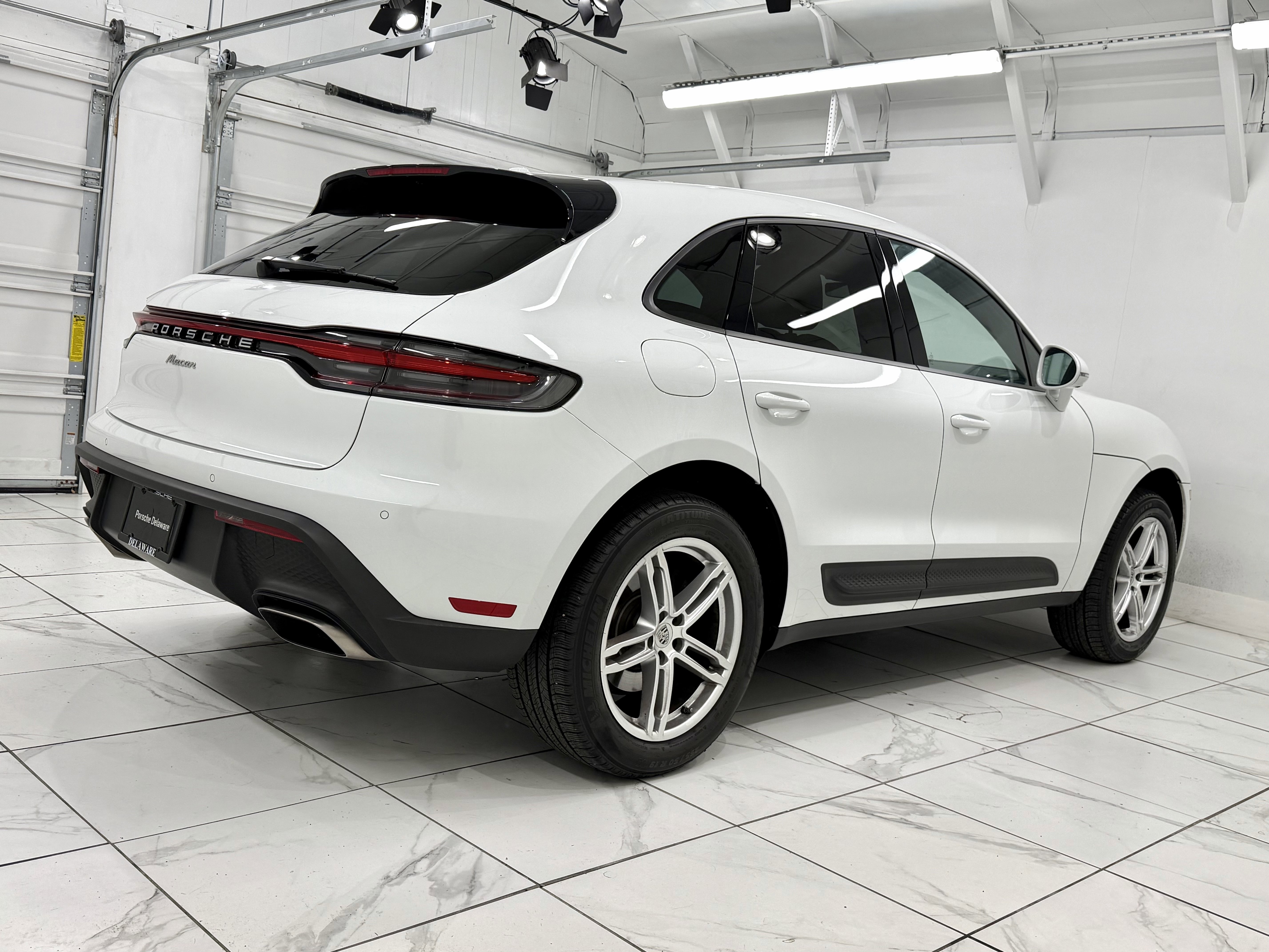 Certified 2025 Porsche Macan image 11