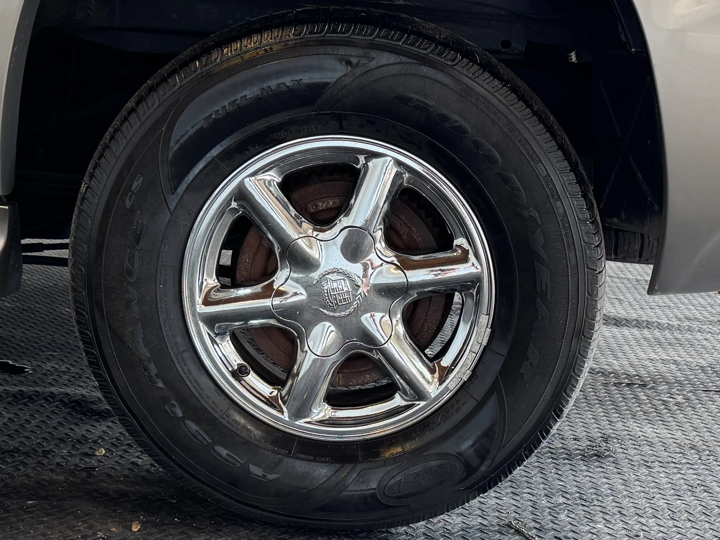 Used 2000 Cadillac Escalade 4WD image 8