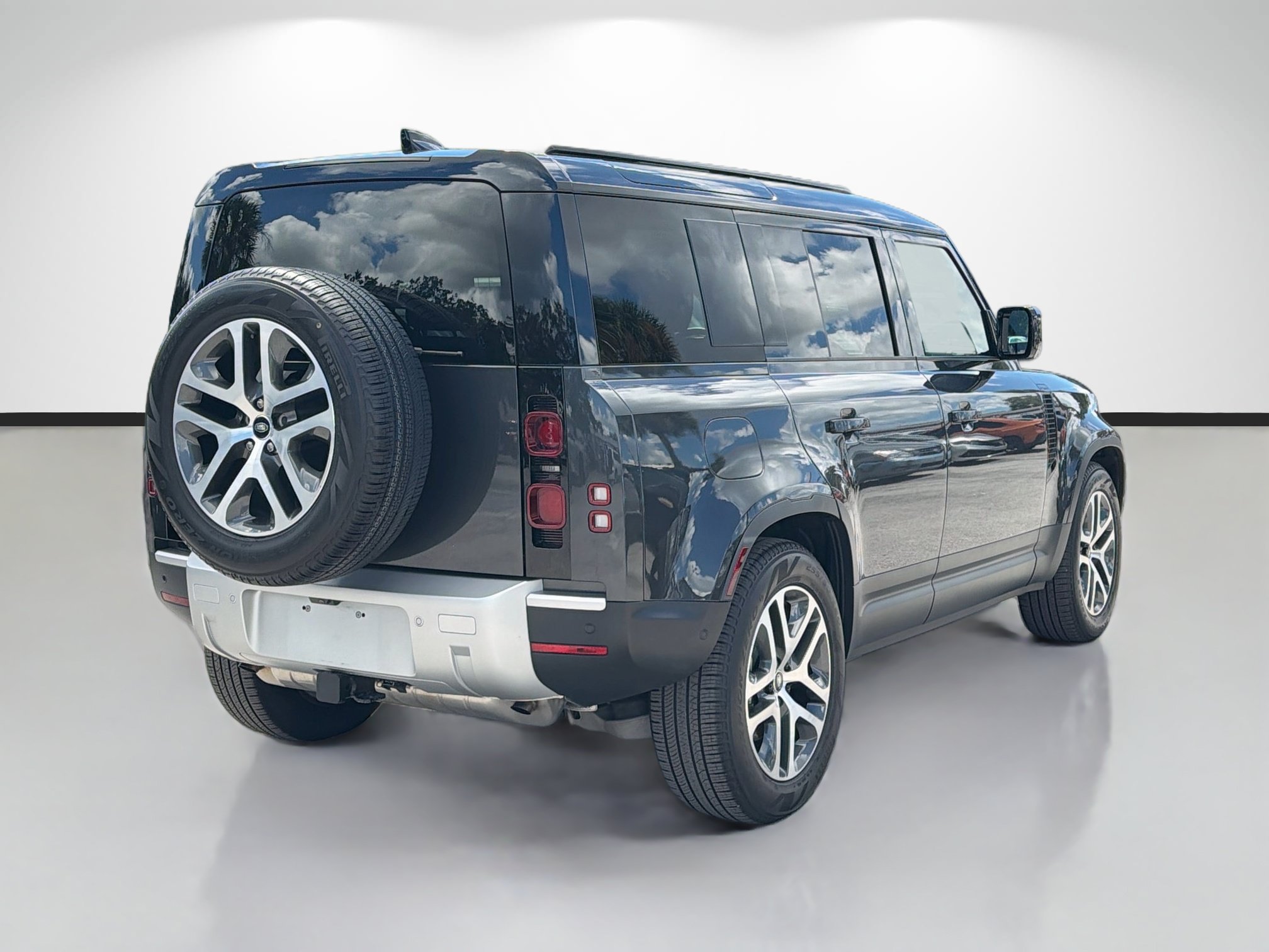 Used 2025 Land Rover Defender 110 S AWD/4WD image 5