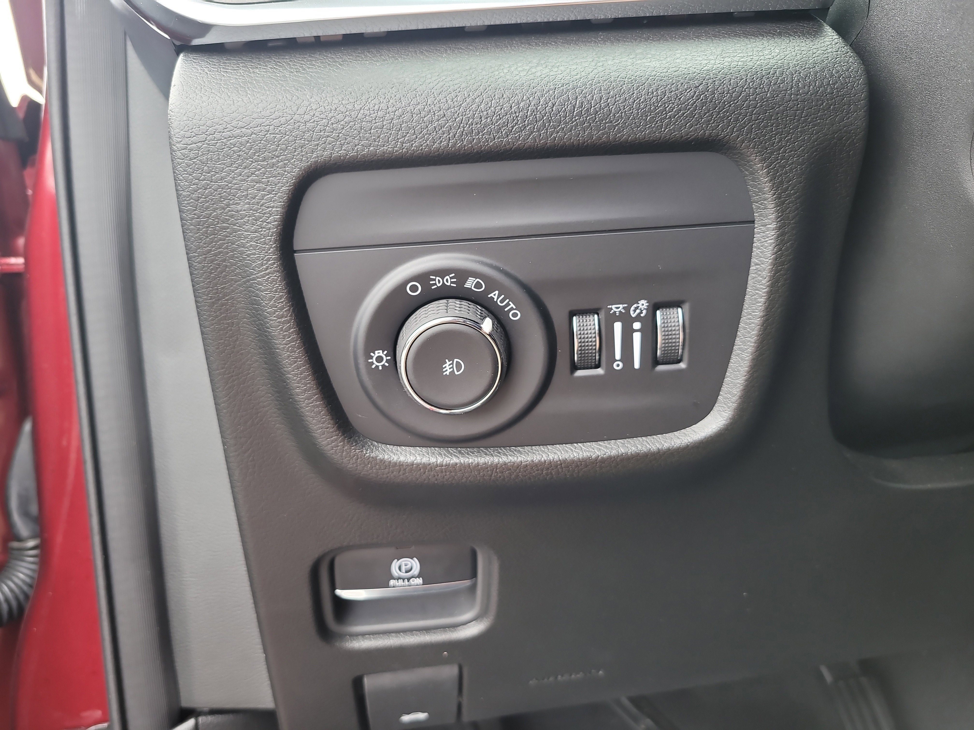 Used 2023 Jeep Grand Cherokee Overland w/ Luxury Tech Group IV image 32