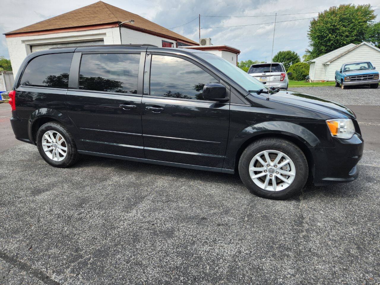 Used 2016 Dodge Grand Caravan SXT FWD image 5