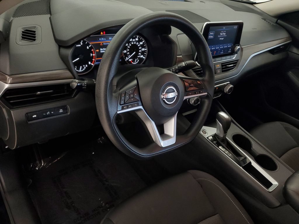 Used 2025 Nissan Altima 2.5 SV FWD image 11