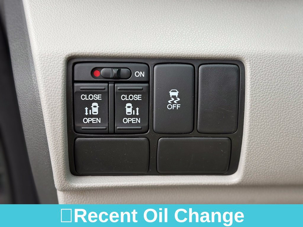 Used 2016 Honda Odyssey SE image 16