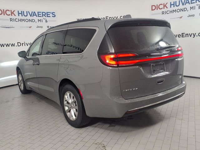 Used 2022 Chrysler Pacifica Touring-L image 6