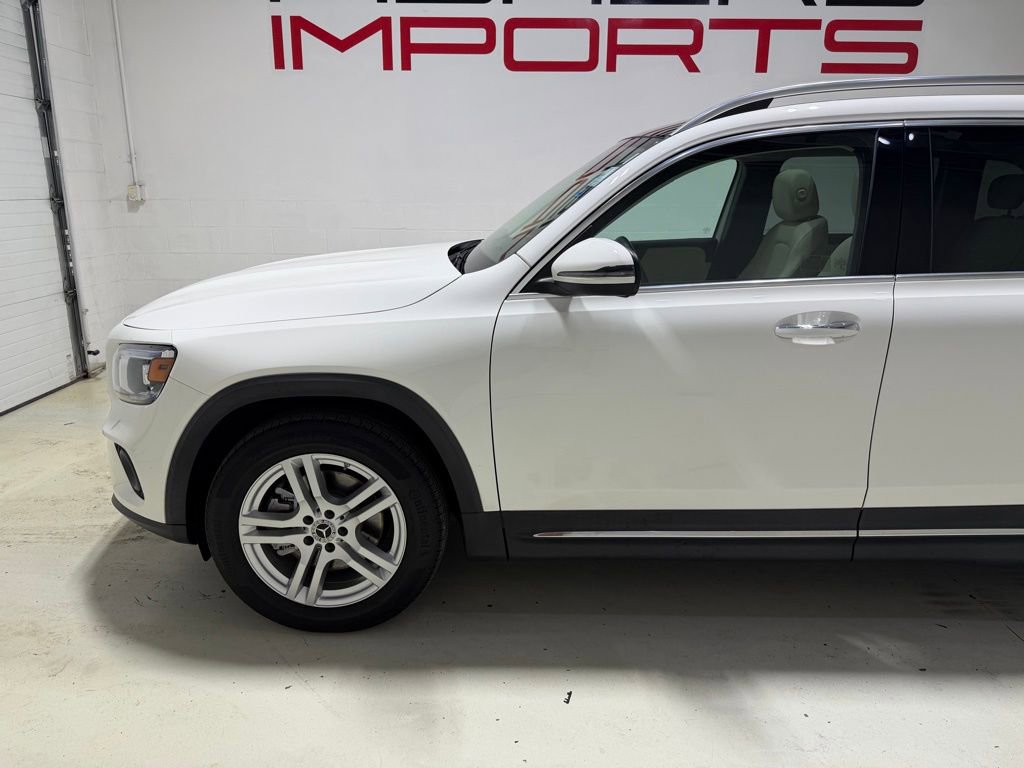 Used 2022 Mercedes-Benz GLB 250 4MATIC w/ Premium Package Lite image 5