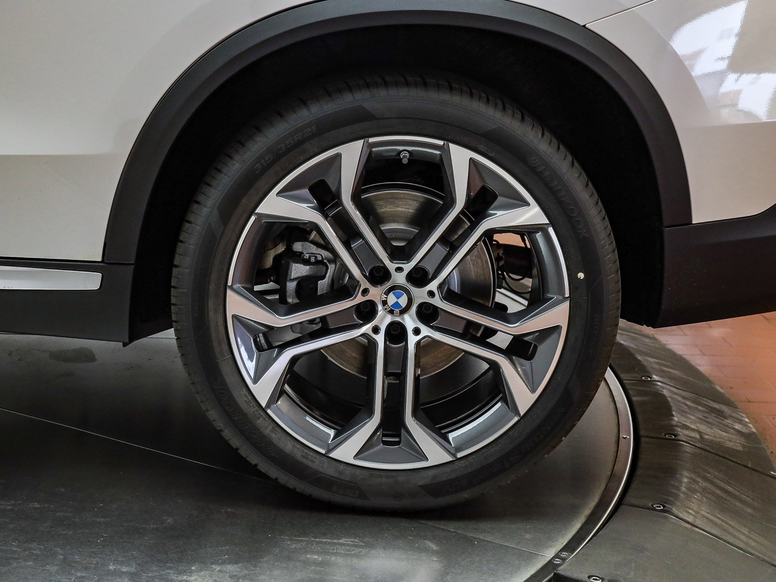 New 2026 BMW X5 sDrive40i w/ Premium Package image 11