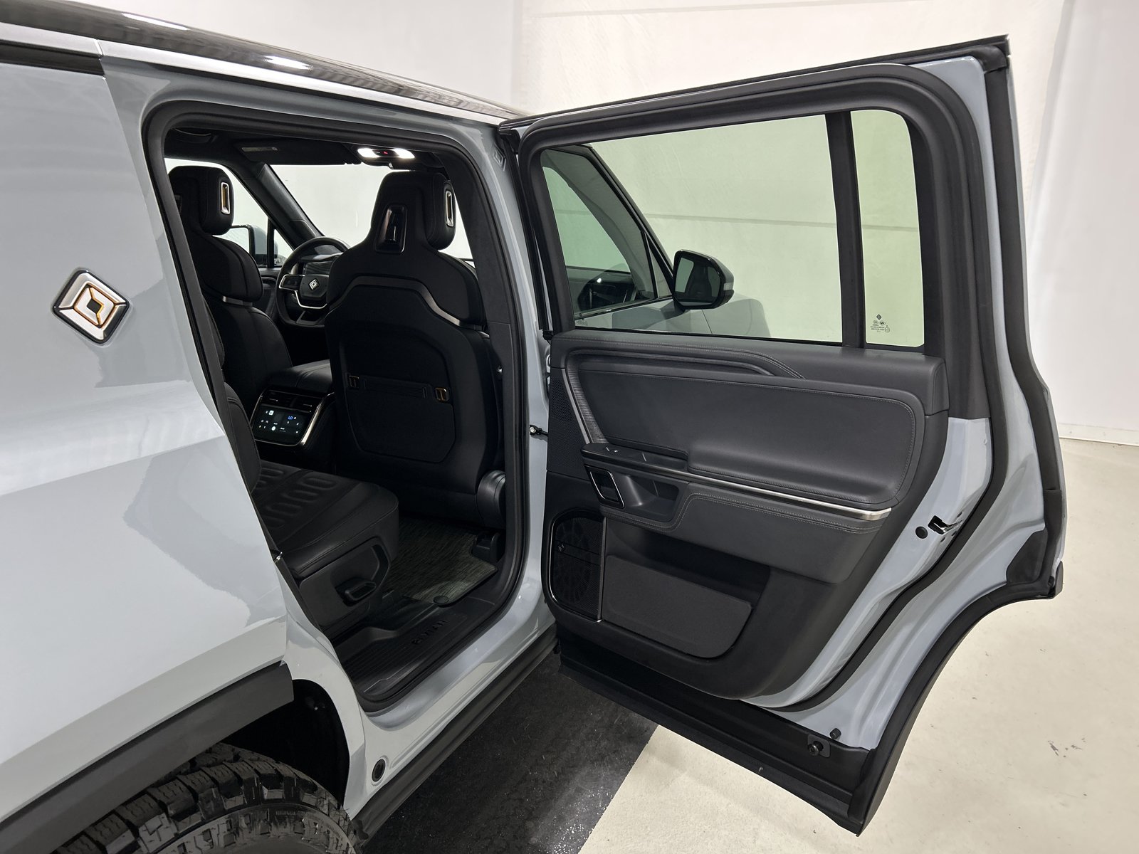 Used 2023 Rivian R1S Adventure AWD/4WD image 19