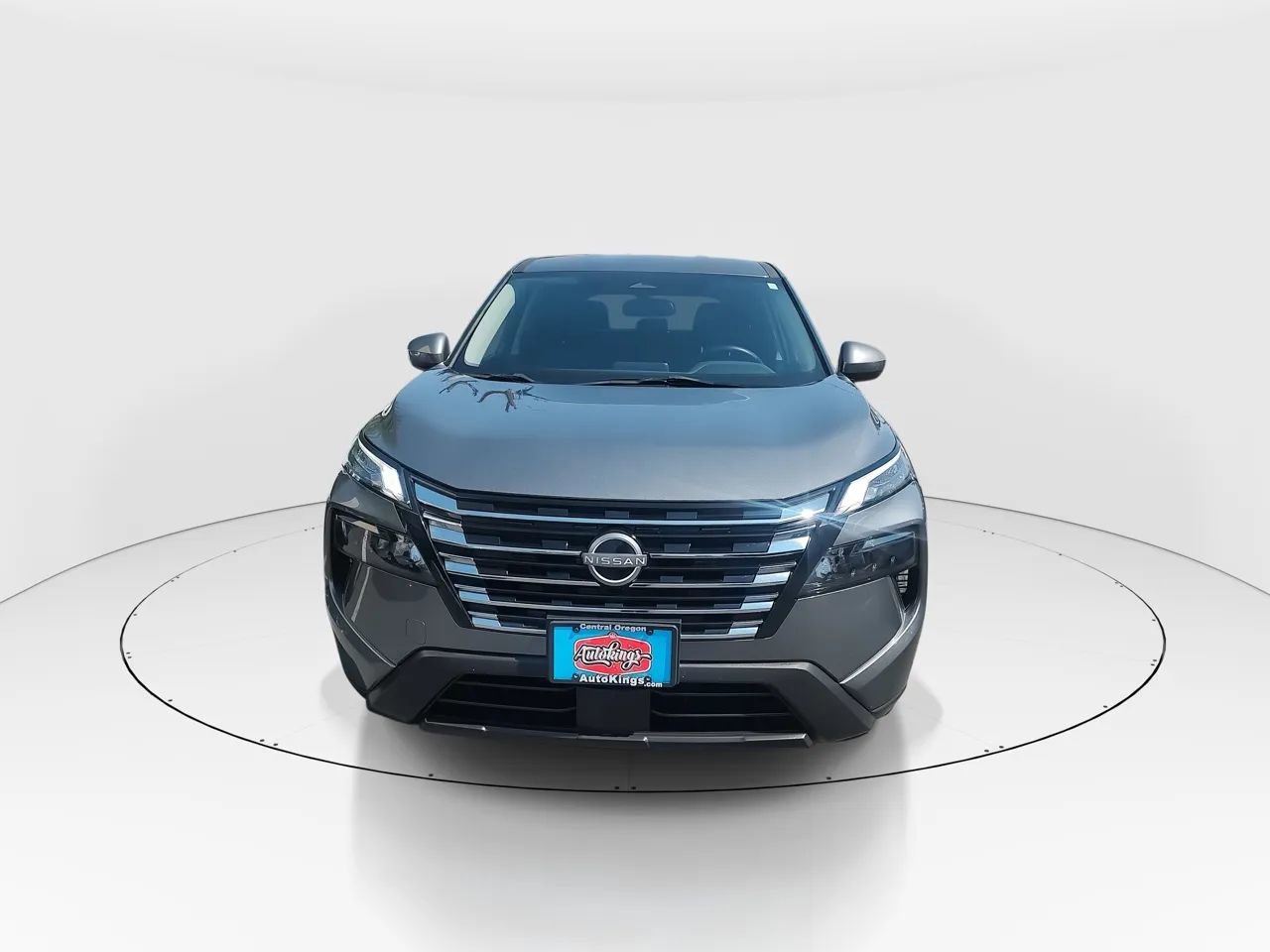 Used 2024 Nissan Rogue SV image 3