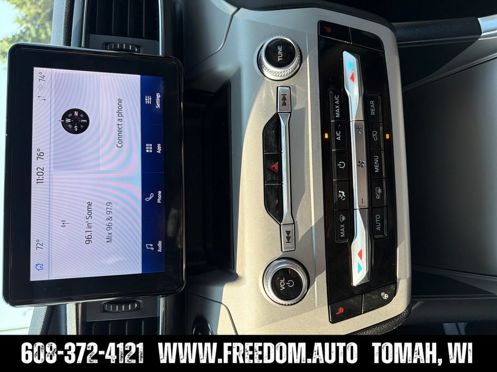 Used 2024 Ford Explorer XLT w/ Equipment Group 202A AWD/4WD image 19