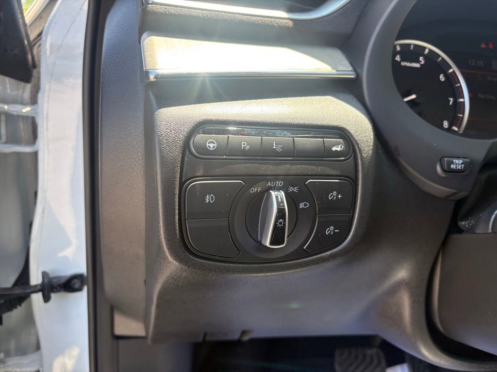 Used 2023 INFINITI QX50 Sensory AWD/4WD image 17