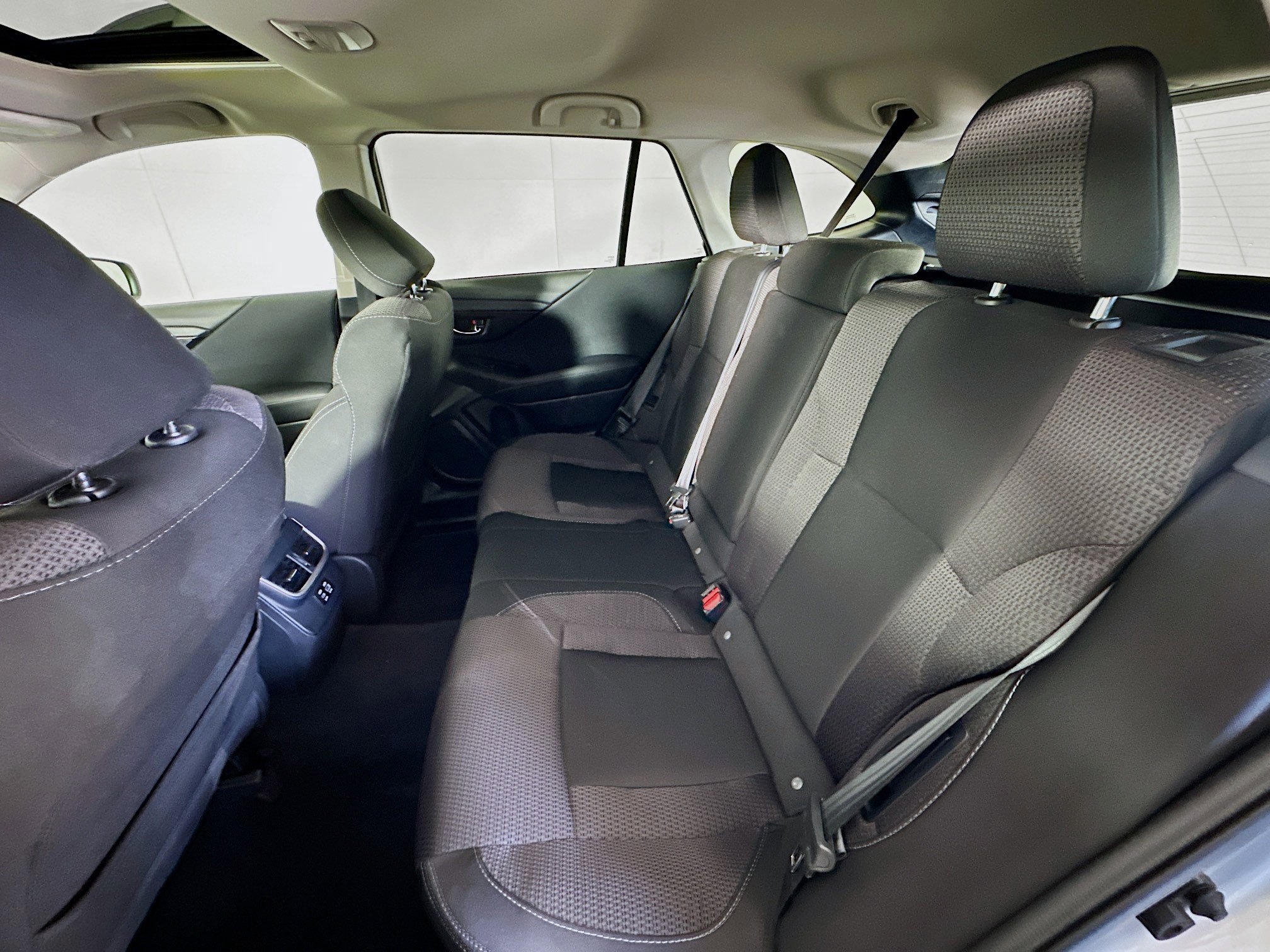 Used 2025 Subaru Outback Premium AWD/4WD image 27