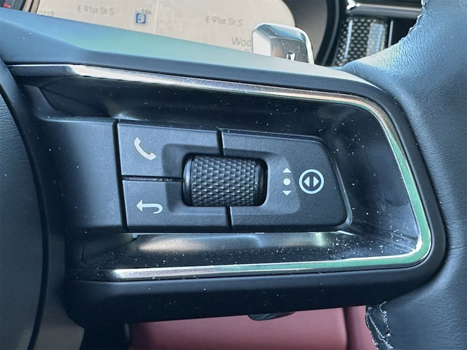 Certified 2023 Porsche Panamera 4 Platinum Edition image 28