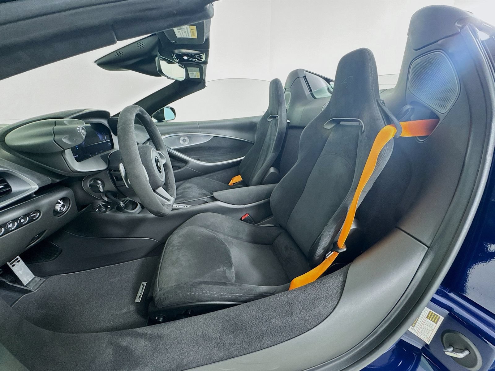 Used 2025 McLaren Artura Spider RWD image 20