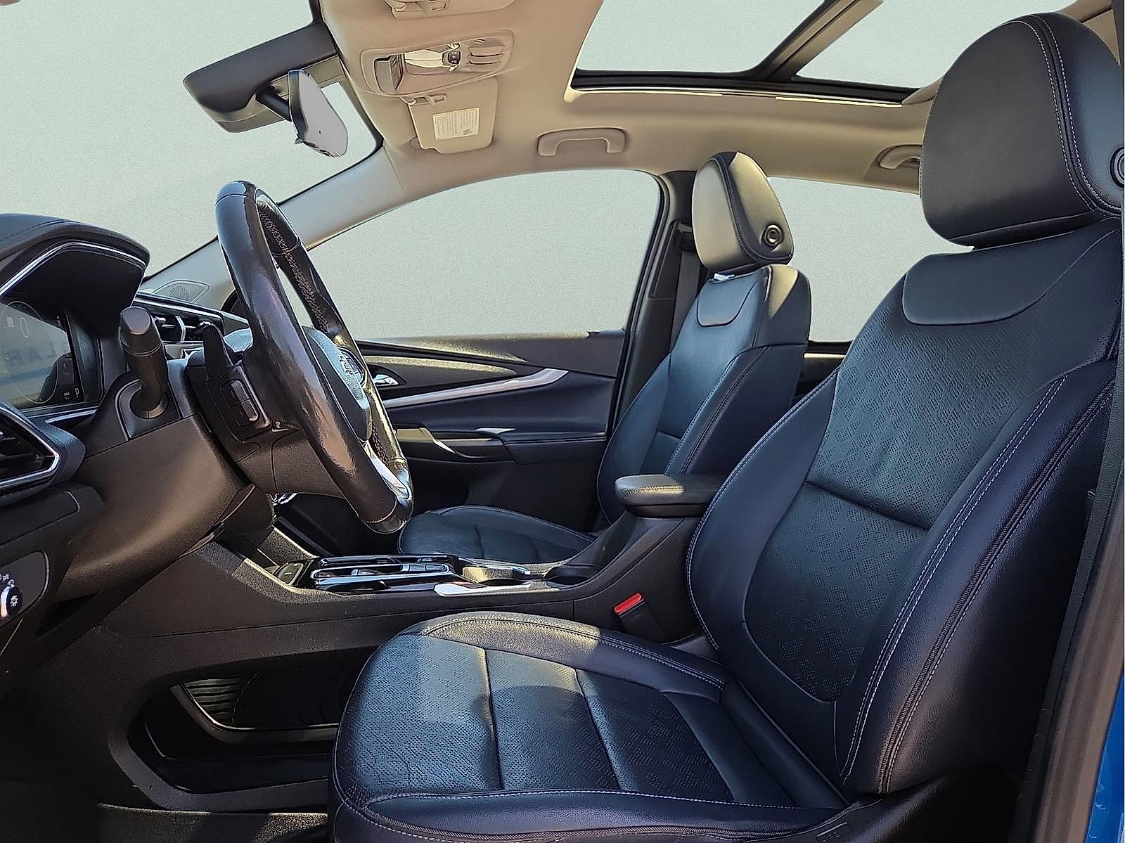 Used 2022 Chevrolet Bolt EUV Premier w/ Sun & Sound Package FWD image 14