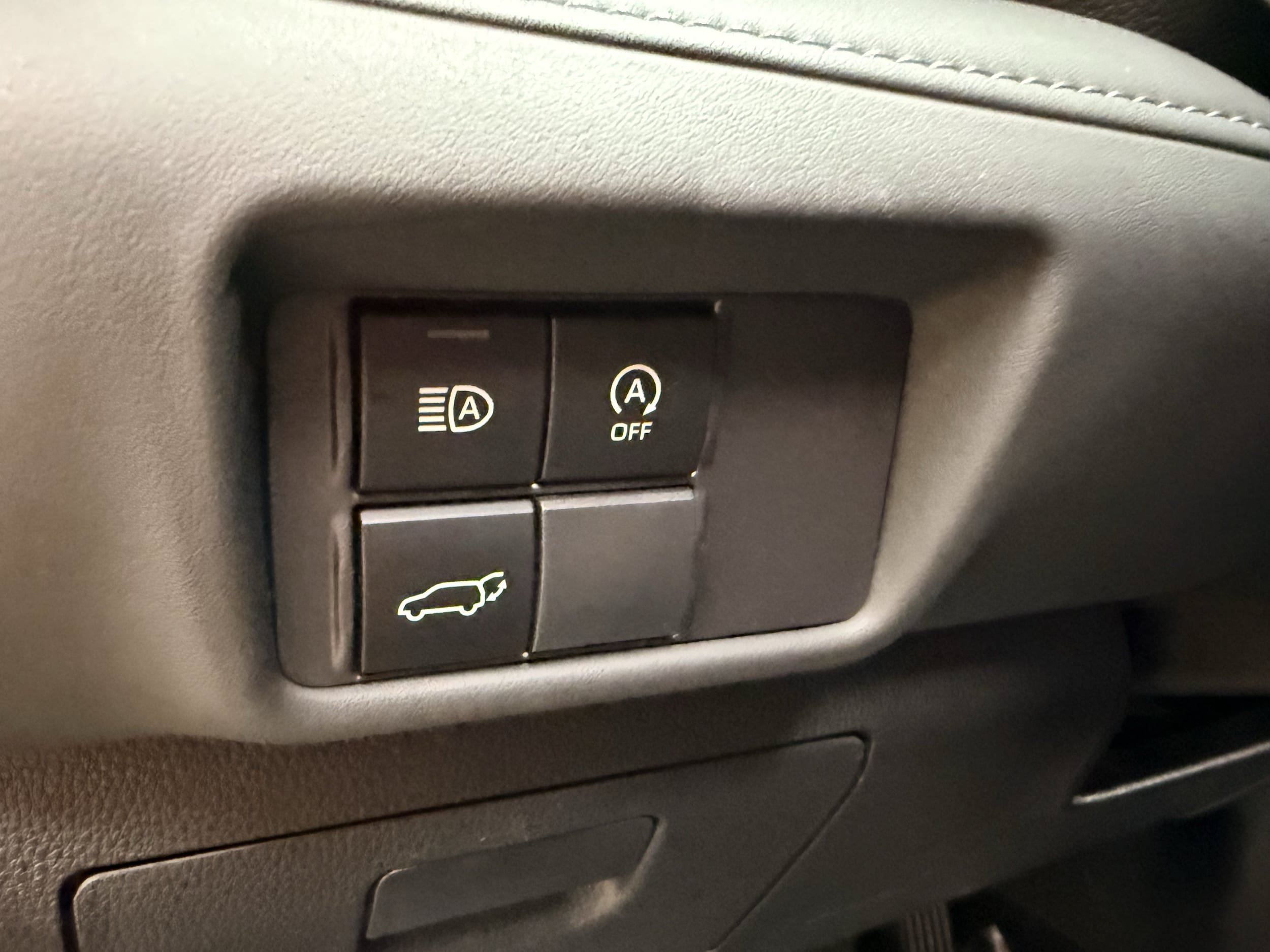 Used 2023 Toyota Highlander LE AWD/4WD image 40