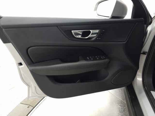 Certified 2025 Volvo V60 B5 Cross Country Plus image 15