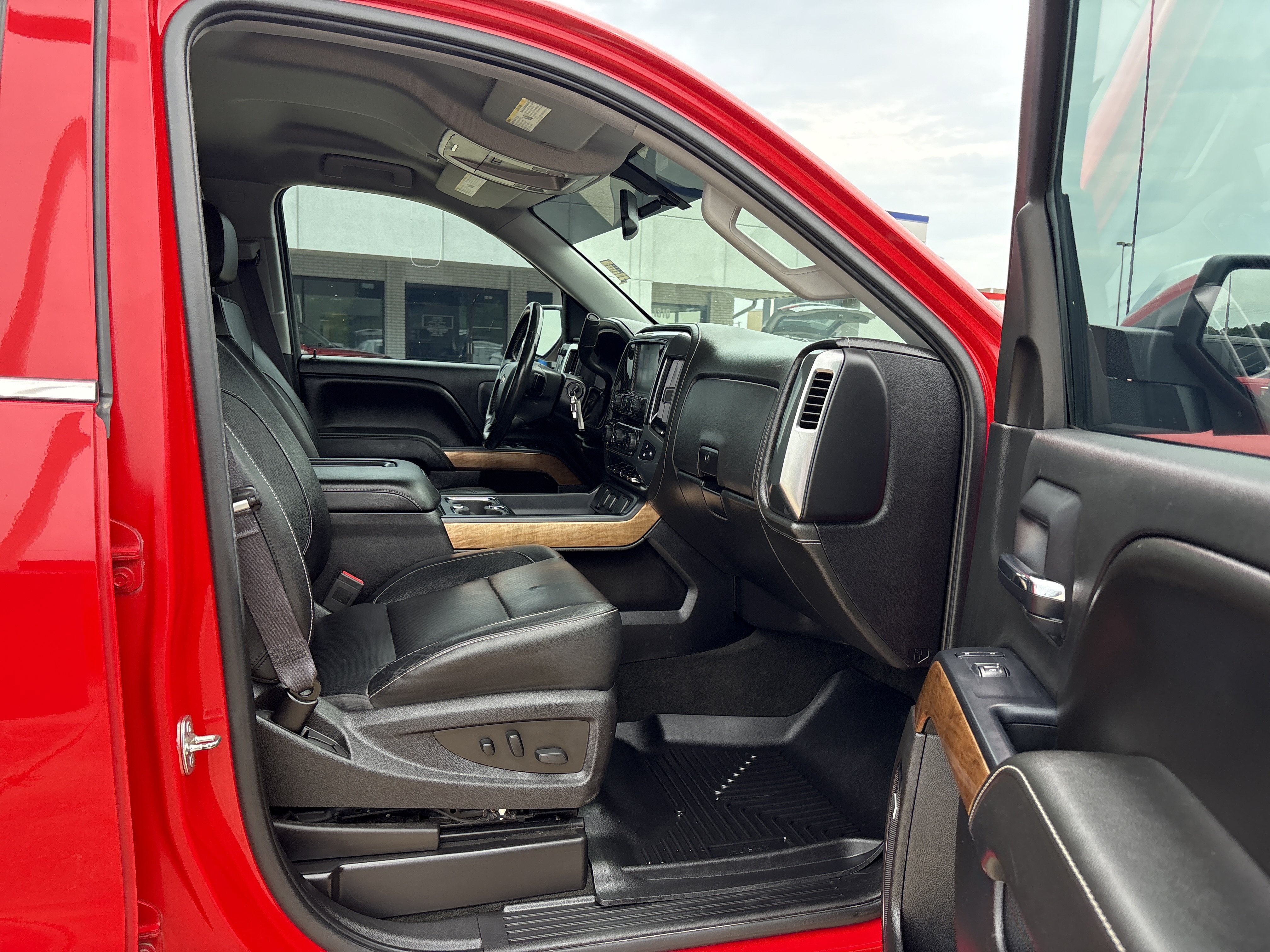 Used 2016 Chevrolet Silverado 1500 LTZ w/ LTZ Plus Package AWD/4WD image 17